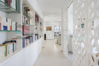 Moradia T4 para Venda em Santa Barbara de Nexe