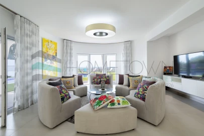 Moradia T4 para Venda em Santa Barbara de Nexe