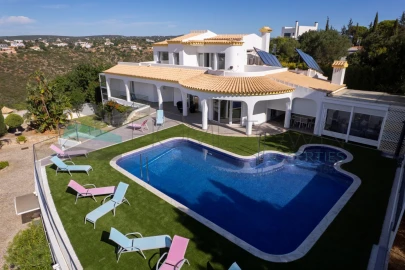 Moradia T4 para Venda em Santa Barbara de Nexe