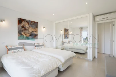 Moradia T4 para Venda em Santa Barbara de Nexe