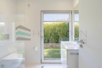 Moradia T4 para Venda em Santa Barbara de Nexe