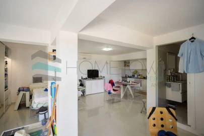 Moradia T4 para Venda em Santa Barbara de Nexe