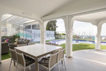 Moradia T4 para Venda em Santa Barbara de Nexe