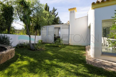 Moradia T4 para Venda em Santa Barbara de Nexe