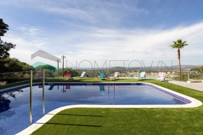 Moradia T4 para Venda em Santa Barbara de Nexe