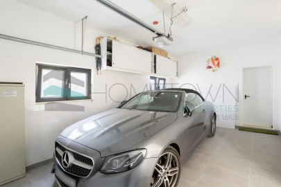 Moradia T4 para Venda em Santa Barbara de Nexe