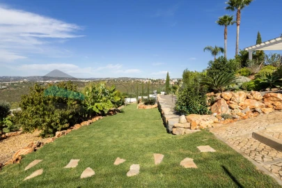 Moradia T4 para Venda em Santa Barbara de Nexe