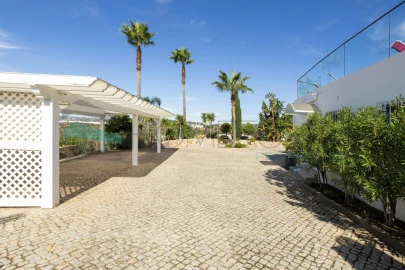 Moradia T4 para Venda em Santa Barbara de Nexe