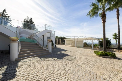 Moradia T4 para Venda em Santa Barbara de Nexe