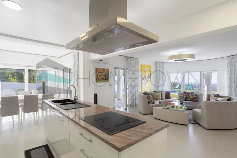 Moradia T4 para Venda em Santa Barbara de Nexe Foto 9