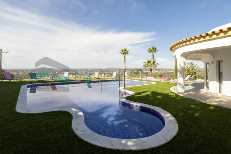 Moradia T4 para Venda em Santa Barbara de Nexe Foto 45