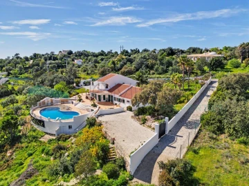 Moradia T4 para Venda em Loule (São Clemente)