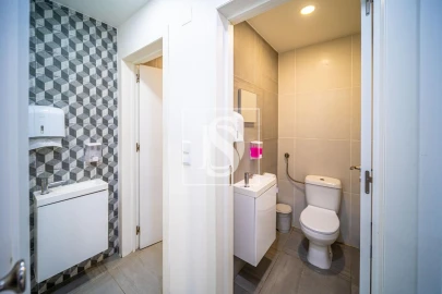 Negócio para Venda em Póvoa de Santa Iria e Forte da Casa