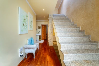 Moradia T5 para Venda em Santa Iria de Azoia, São João da Talha e Bobadela