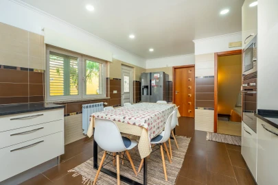 Moradia T5 para Venda em Santa Iria de Azoia, São João da Talha e Bobadela