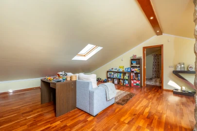 Moradia T5 para Venda em Santa Iria de Azoia, São João da Talha e Bobadela