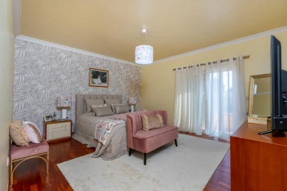 Moradia T5 para Venda em Santa Iria de Azoia, São João da Talha e Bobadela