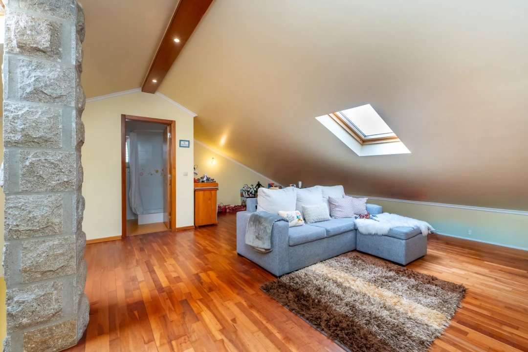 Moradia T5 para Venda em Santa Iria de Azoia, São João da Talha e Bobadela Foto 44