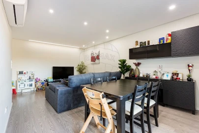 Apartamento T3 para Venda em Póvoa de Santo Adrião e Olival Basto