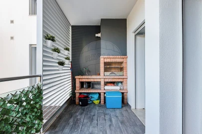 Apartamento T3 para Venda em Póvoa de Santo Adrião e Olival Basto