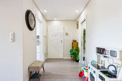 Apartamento T3 para Venda em Póvoa de Santo Adrião e Olival Basto