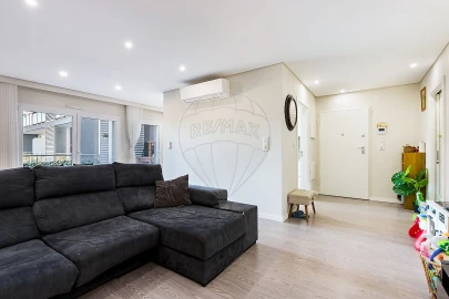 Apartamento T3 para Venda em Póvoa de Santo Adrião e Olival Basto