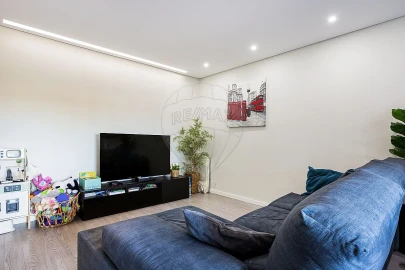 Apartamento T3 para Venda em Póvoa de Santo Adrião e Olival Basto