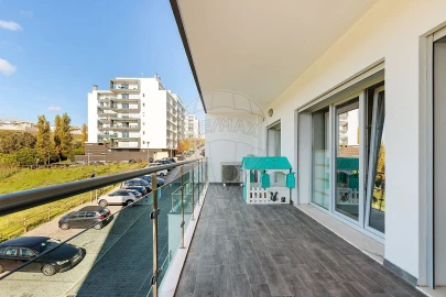 Apartamento T3 para Venda em Póvoa de Santo Adrião e Olival Basto