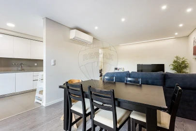 Apartamento T3 para Venda em Póvoa de Santo Adrião e Olival Basto