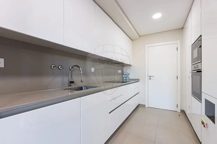 Apartamento T3 para Venda em Póvoa de Santo Adrião e Olival Basto Foto 9