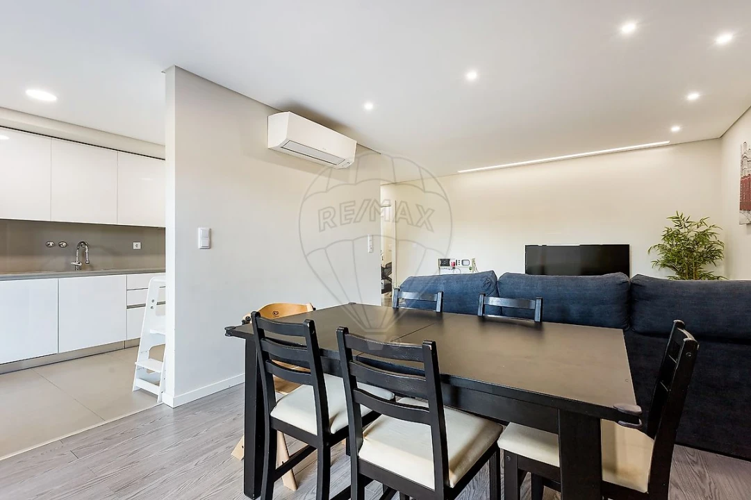 Apartamento T3 para Venda em Póvoa de Santo Adrião e Olival Basto Foto 8