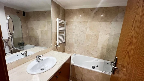 Apartamento T2 para Arrendamento em Parque das Nações