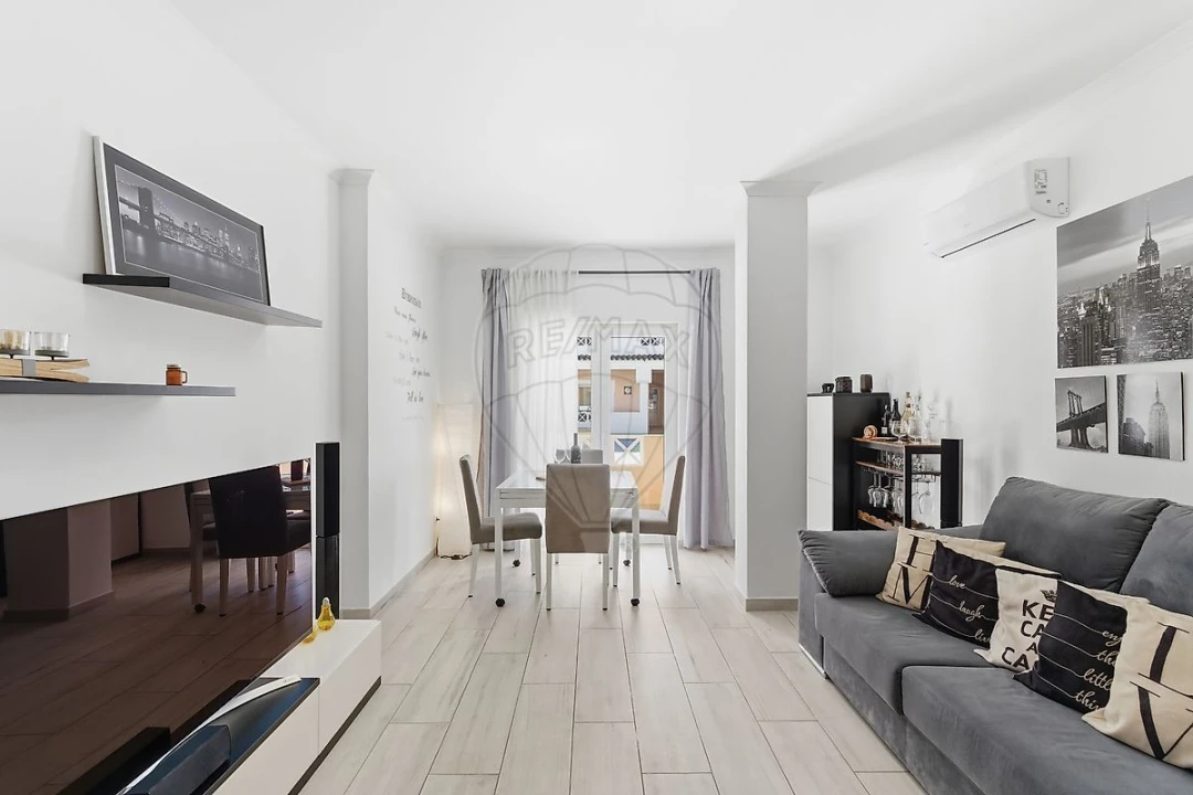 Apartamento T2 para Venda em Quarteira Foto 8