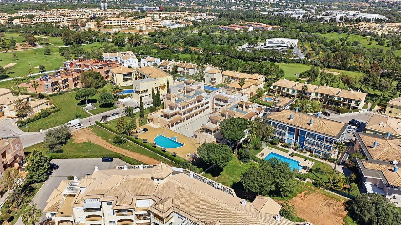 Apartamento T2 para Venda em Quarteira Foto 33