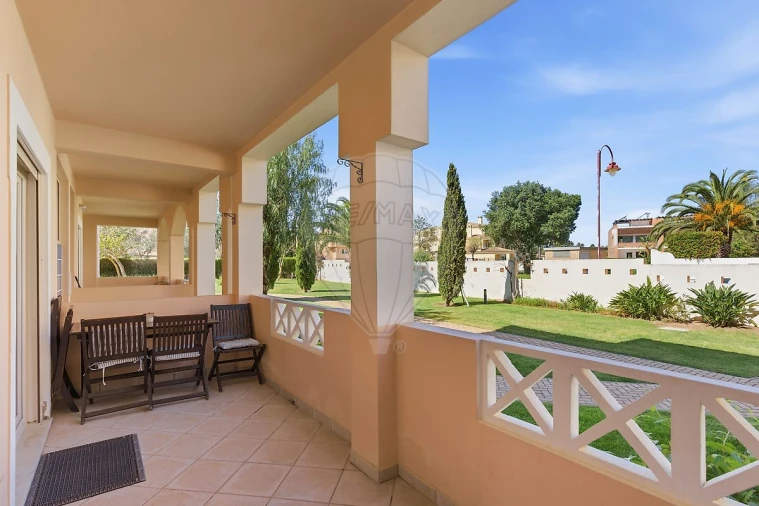 Apartamento T2 para Venda em Quarteira Foto 7