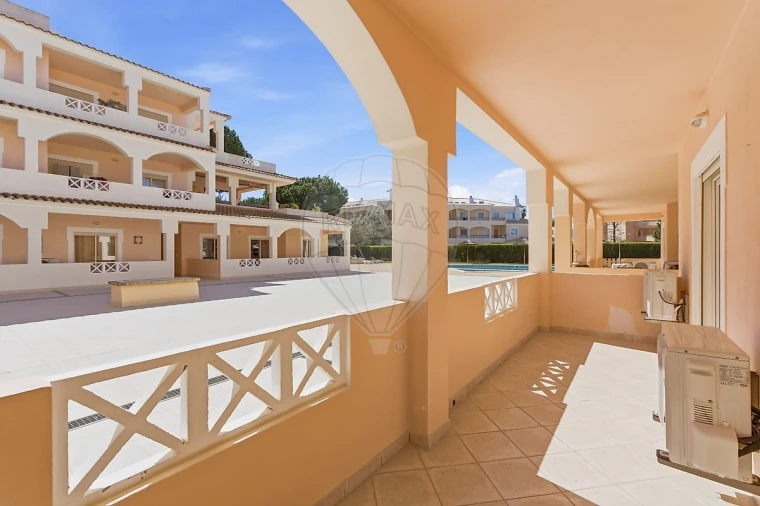 Apartamento T2 para Venda em Quarteira Foto 11