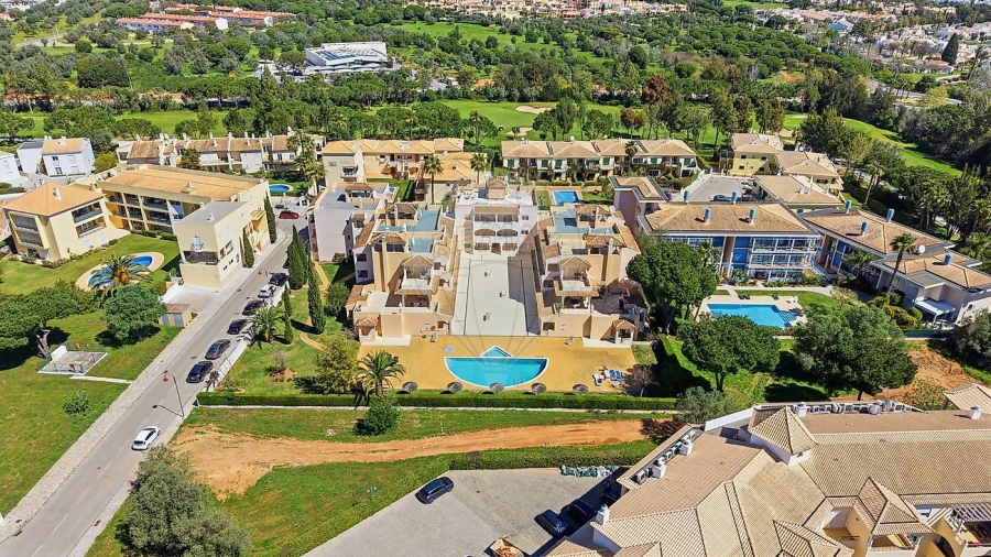 Apartamento T2 para Venda em Quarteira Foto 32