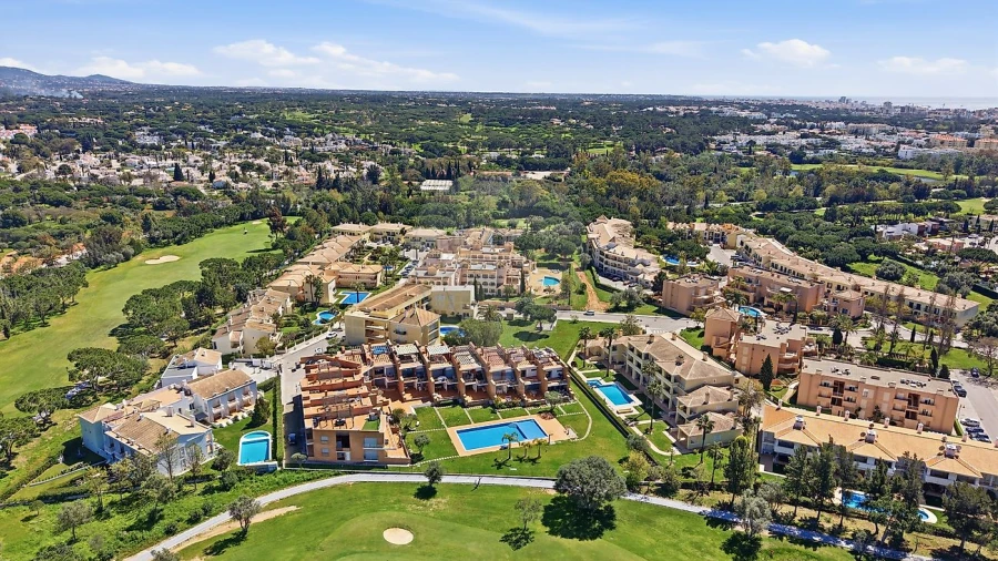 Apartamento T2 para Venda em Quarteira Foto 34