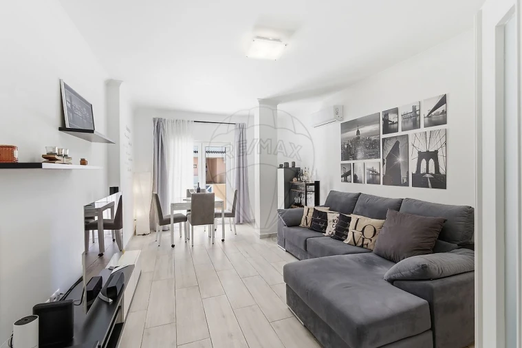 Apartamento T2 para Venda em Quarteira Foto 6