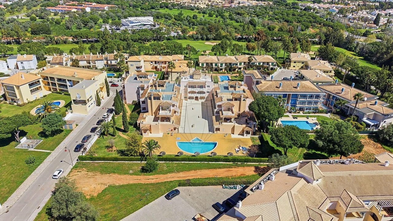 Apartamento T2 para Venda em Quarteira Foto 32