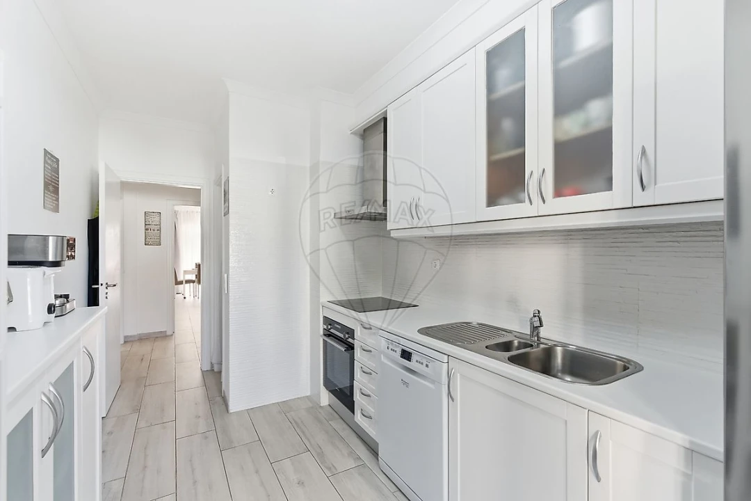 Apartamento T2 para Venda em Quarteira Foto 3