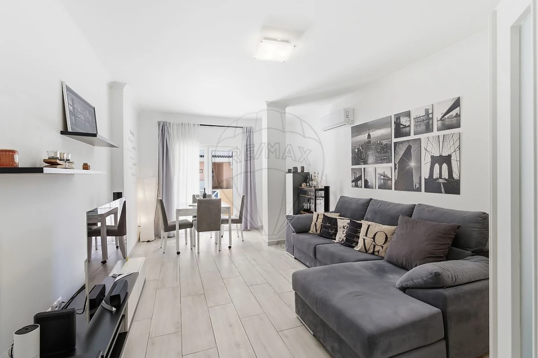 Apartamento T2 para Venda em Quarteira Foto 6