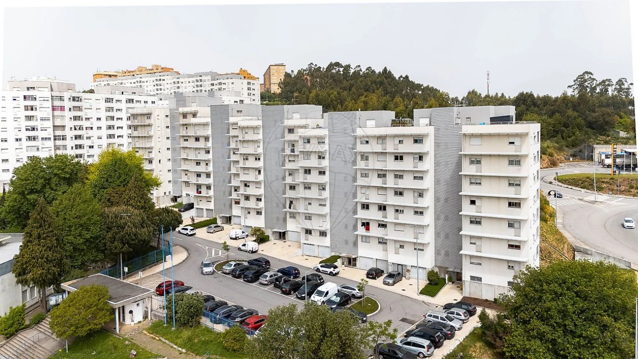 Apartamento T3 para Venda em Vilar de Andorinho Foto 1