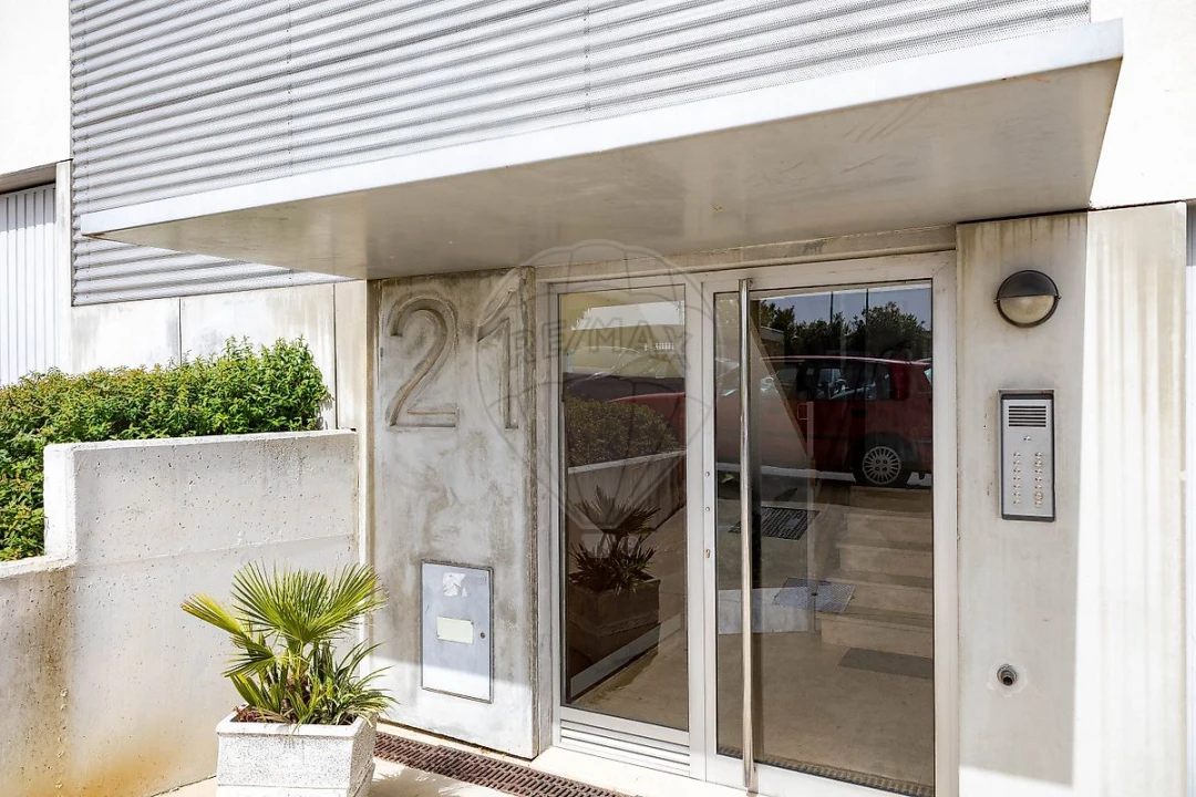 Apartamento T3 para Venda em Vilar de Andorinho Foto 3