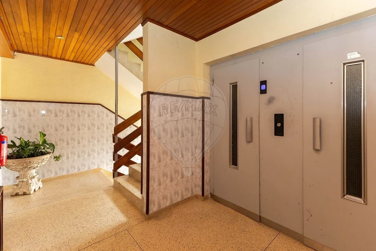 Apartamento T3 para Venda em Vilar de Andorinho Foto 4