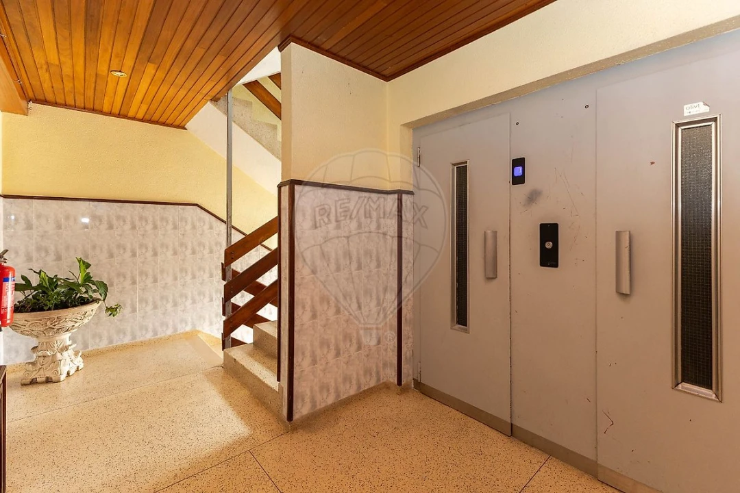 Apartamento T3 para Venda em Vilar de Andorinho Foto 4