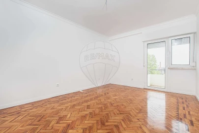 Apartamento T1 para Arrendamento em Sacavém e Prior Velho