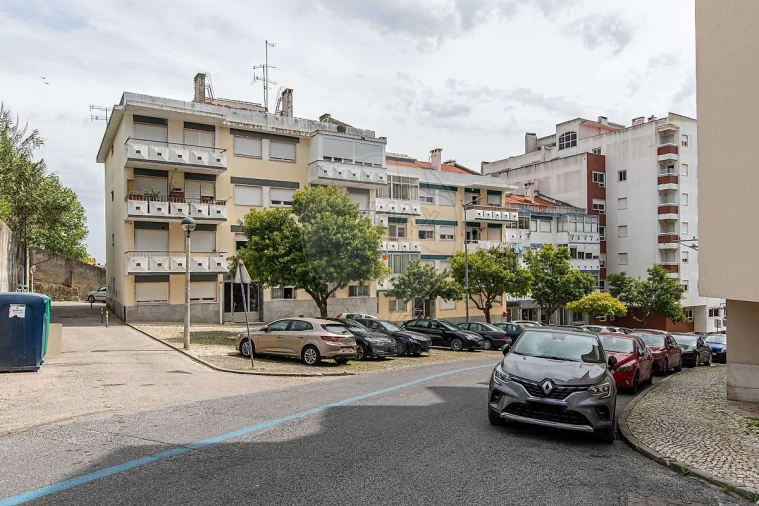 Apartamento T1 para Arrendamento em Sacavém e Prior Velho Foto 8