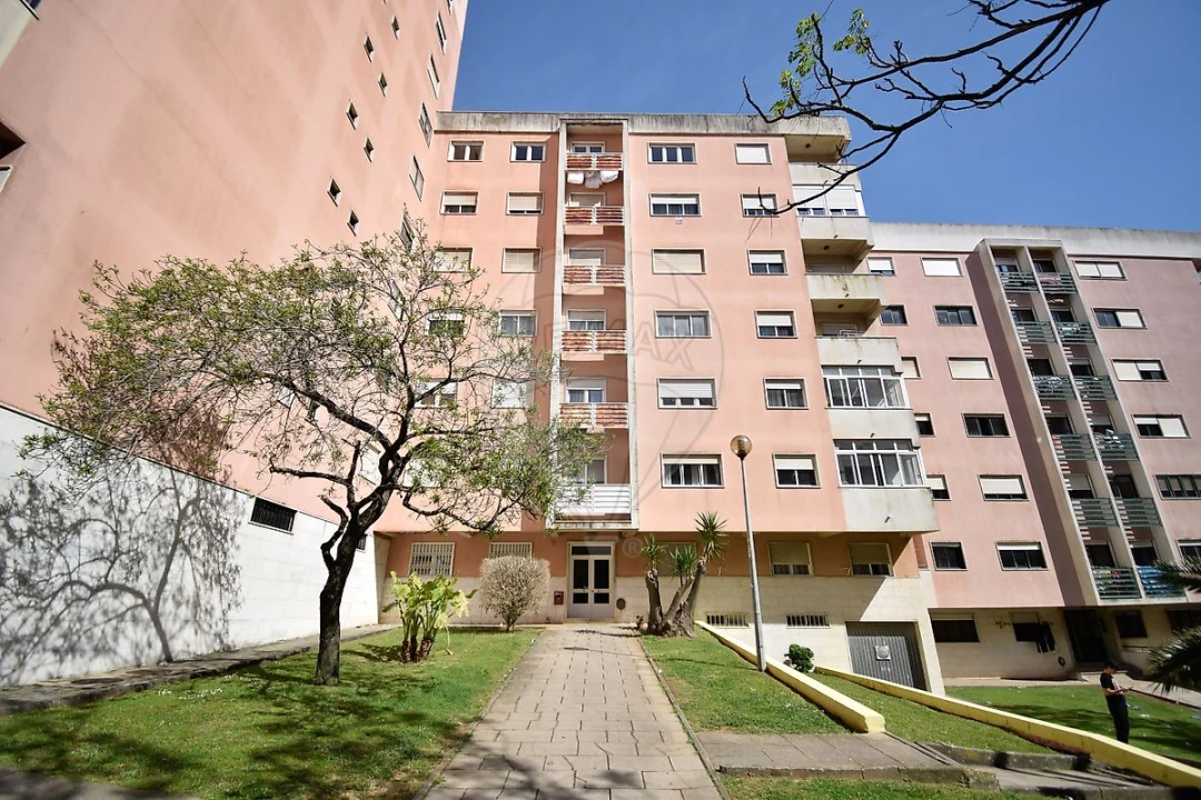 Apartamento T3 para Venda em Cacém e São Marcos Foto 24