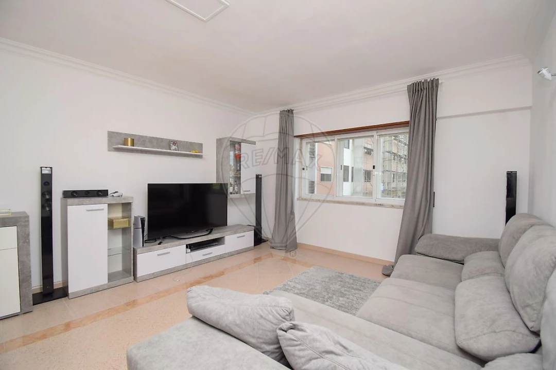 Apartamento T3 para Venda em Cacém e São Marcos Foto 17